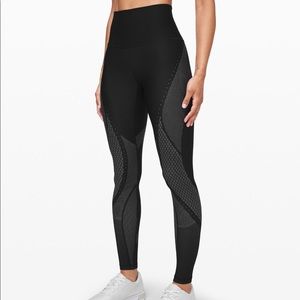 Lululemon Mapped Out HR Tight 28”